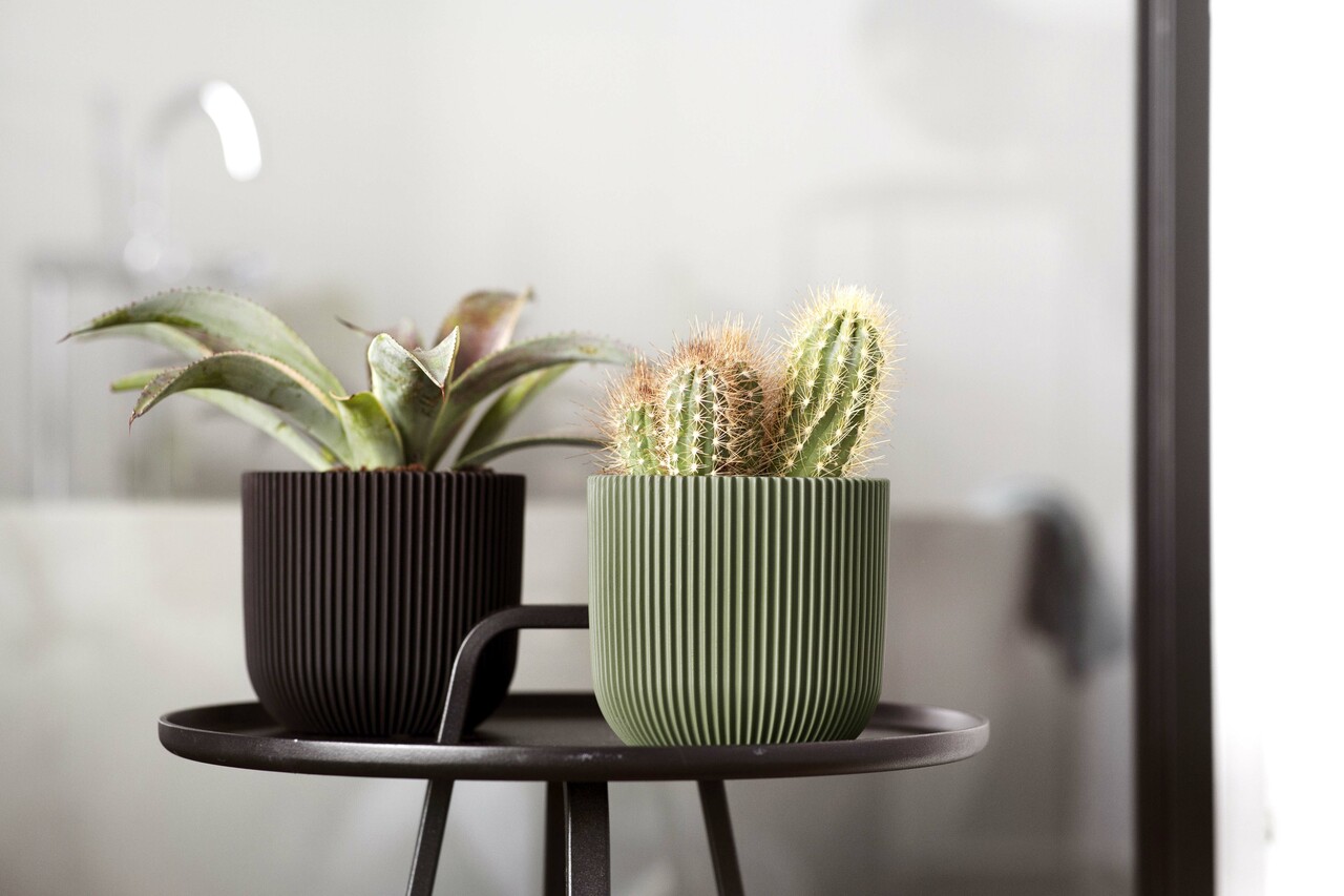 Planter Ball Groove Black Planter Ball Groove Black