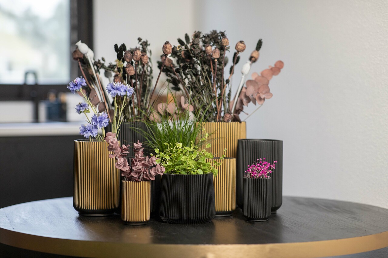 Vase High Groove Black Vase High Groove Black