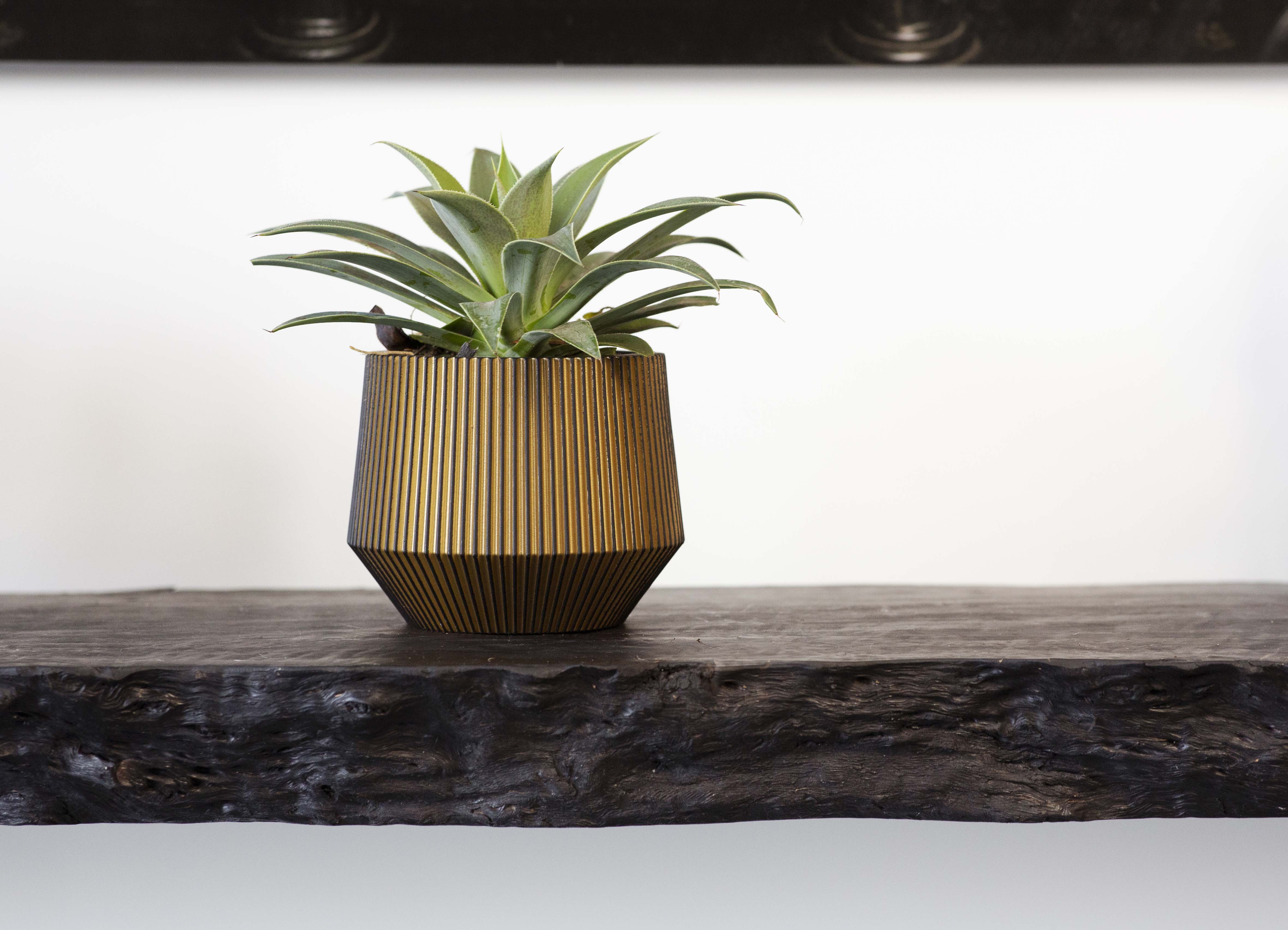 Vase Cylinder Geo Groove Black Gold