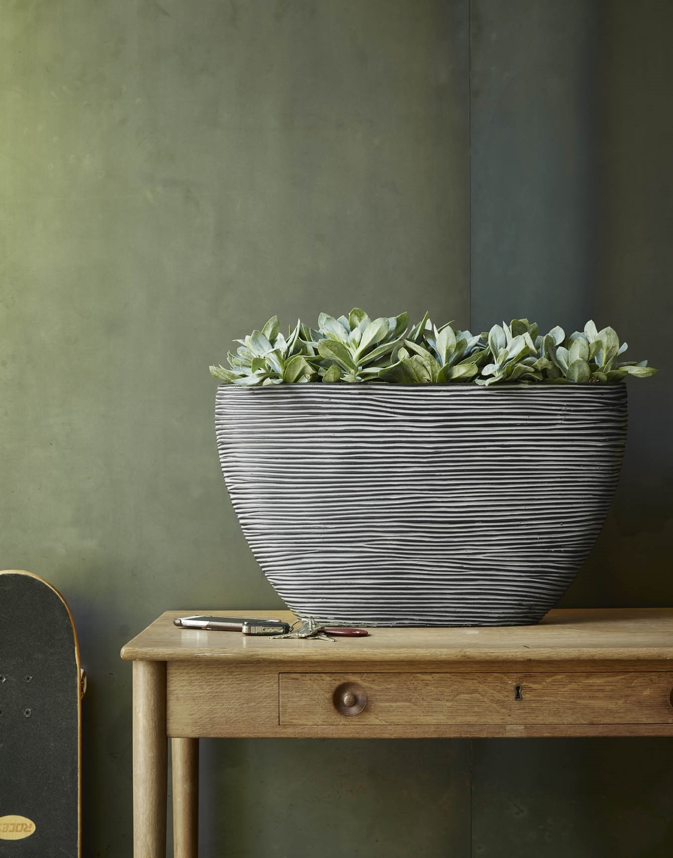 Planter Oval Rib Anthracite