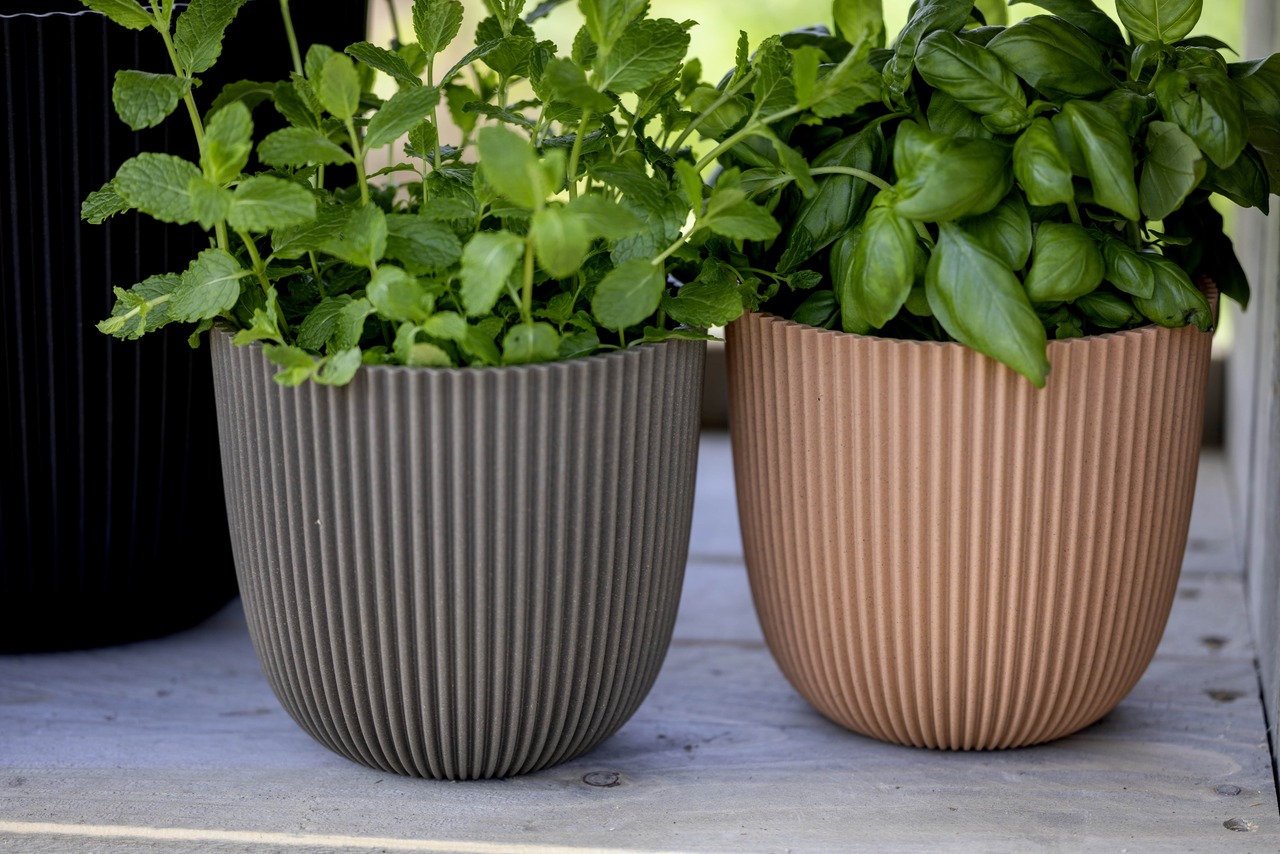 Planter Ball Groove Warm Taupe Planter Ball Groove Warm Taupe