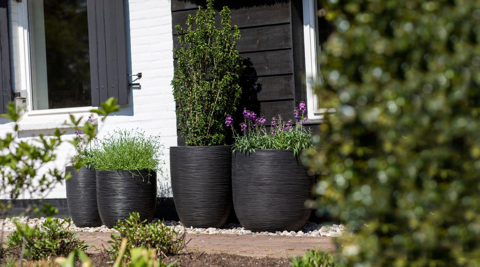Vase Elegant Low Rib Black